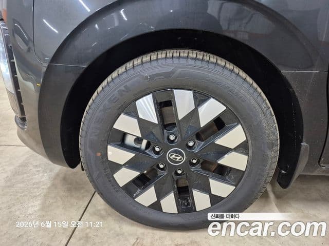 Hyundai Staria 2025 — фото 4 из 14