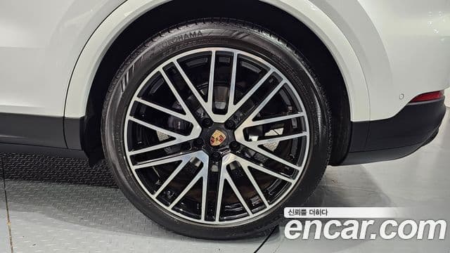 Porsche Cayenne 2025 — Photo 20/38