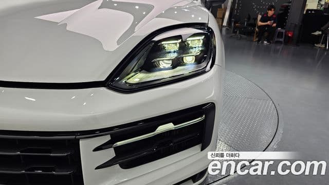 Porsche Cayenne 2025 — Photo 14/38