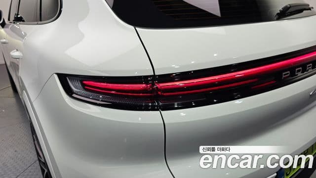 Porsche Cayenne 2025 — Photo 17/38