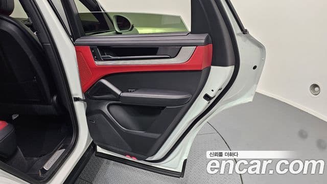 Porsche Cayenne 2025 — Photo 26/38