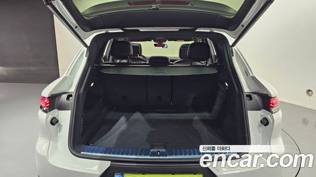 Porsche Cayenne 2025 — Photo 37/38