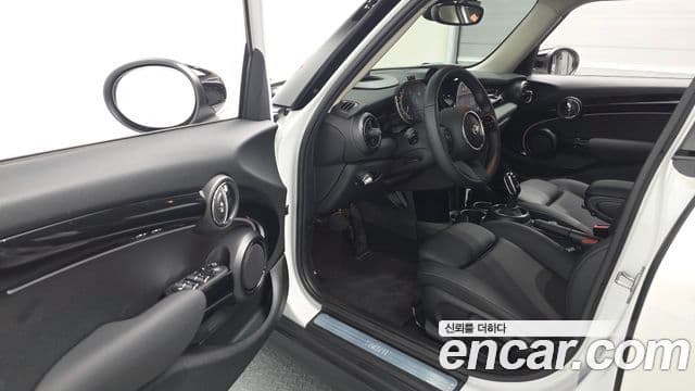 Mini Cooper 2023 — ფოტო 10/20
