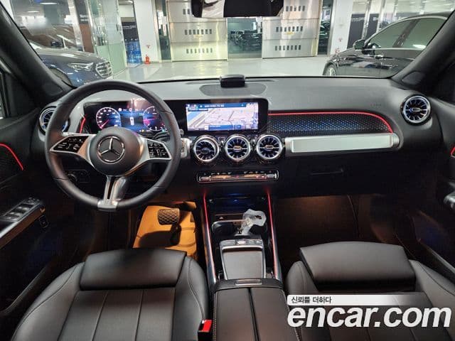 Mercedes-Benz GLB-Class 2025 — фото 5 из 9