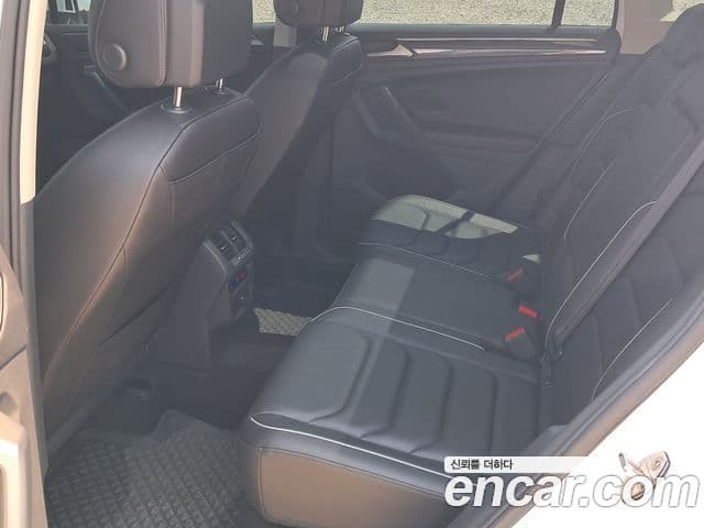 Volkswagen Tiguan 2023 — Şəkil 12/20