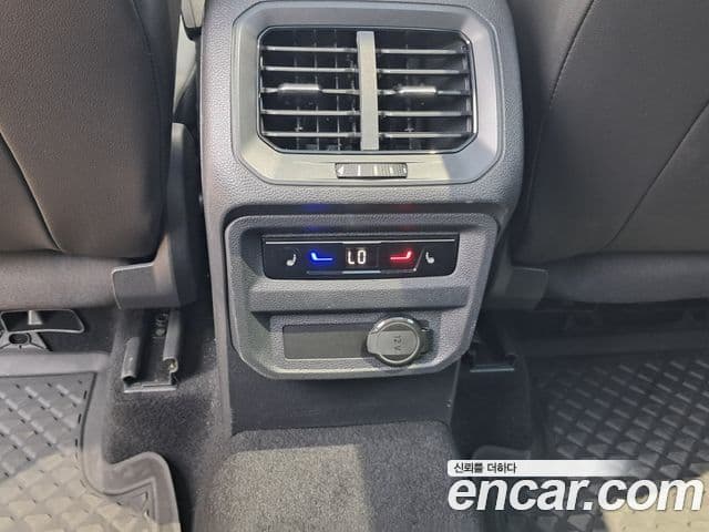 Volkswagen Tiguan 2023 — Şəkil 13/20