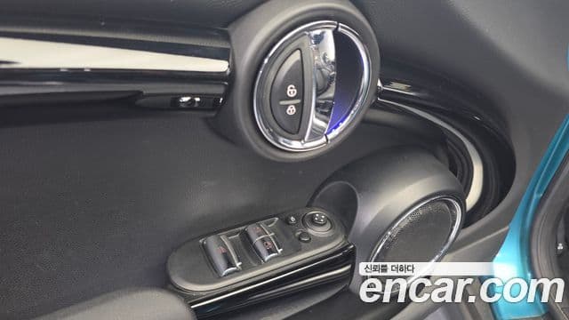 Mini Cooper Convertible 2018 — Şəkil 12/20