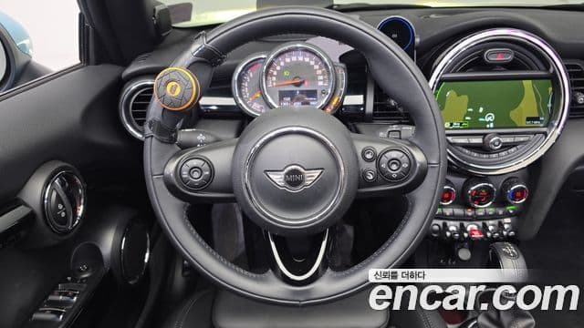 Mini Cooper Convertible 2018 — Şəkil 8/20