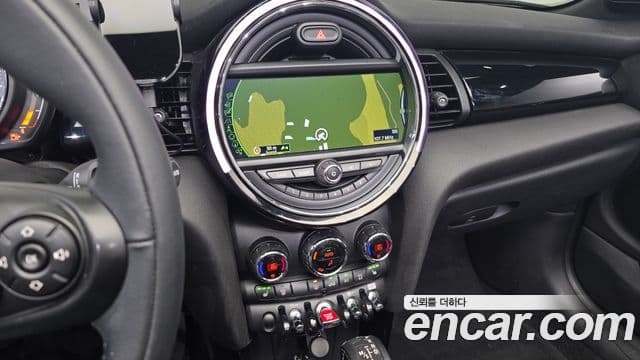 Mini Cooper Convertible 2018 — Şəkil 16/20