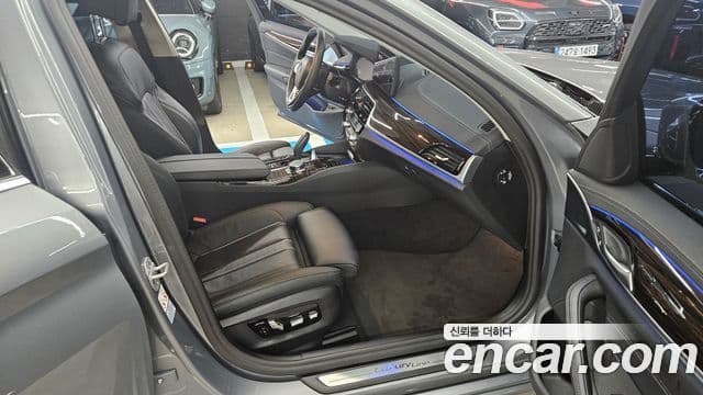BMW 5 Series 2023 — фото 10 из 20