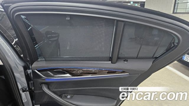BMW 5 Series 2023 — фото 14 из 20