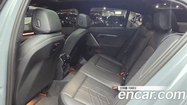 BMW 5 Series 2025 — ფოტო 8/11