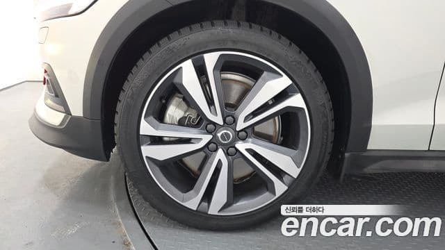 Volvo V60 Cross Country 2020 — ფოტო 5/20