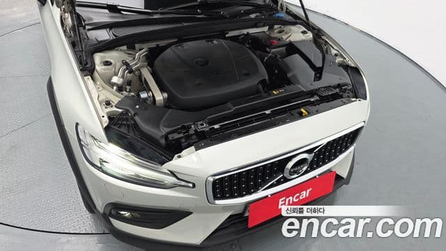 Volvo V60 Cross Country 2020 — ფოტო 6/20