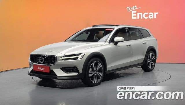 Volvo V60 Cross Country 2020 — ფოტო 1/20