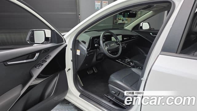 Kia Niro 2022 — фото 10 из 20