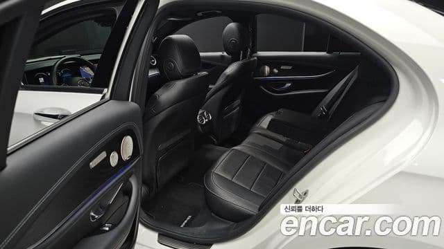 Mercedes-Benz E-Class 2022 — ფოტო 12/20