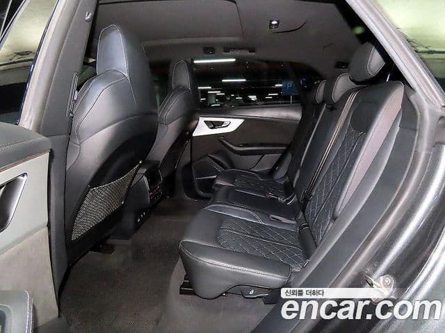 Audi Q7 2021 — Şəkil 10/20