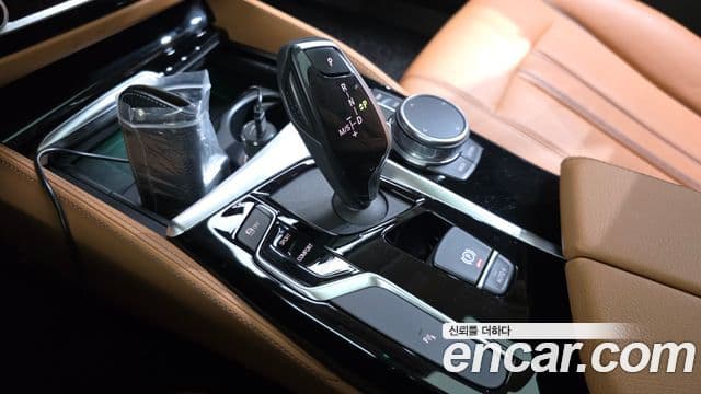 BMW 5 Series 2019 — Şəkil 9/20
