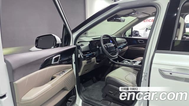 Kia Carnival 2025 — фото 10 из 20