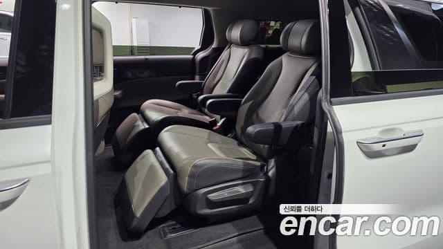 Kia Carnival 2025 — фото 11 из 20