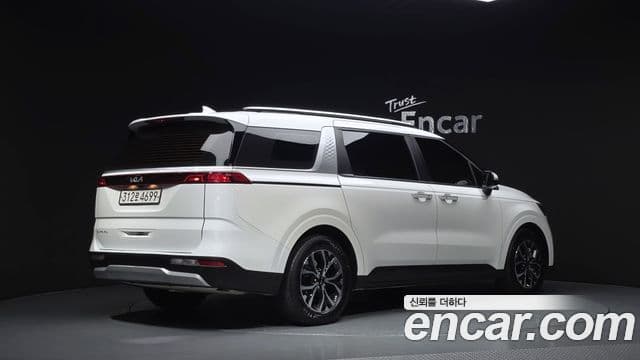 Kia Carnival 2021 — фото 2 из 20