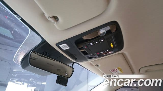Kia Carnival 2021 — фото 17 из 20