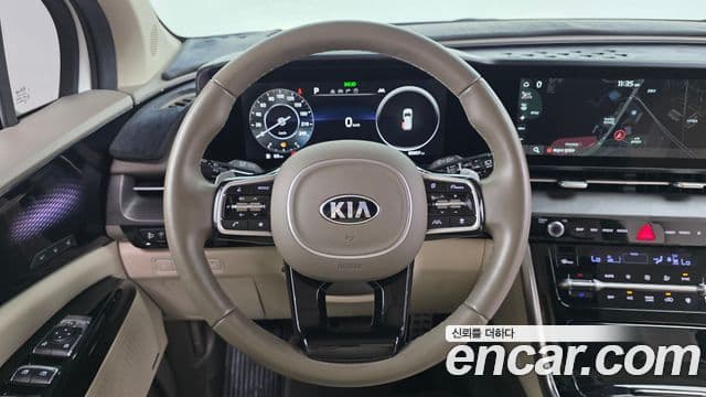Kia Carnival 2021 — ფოტო 13/20