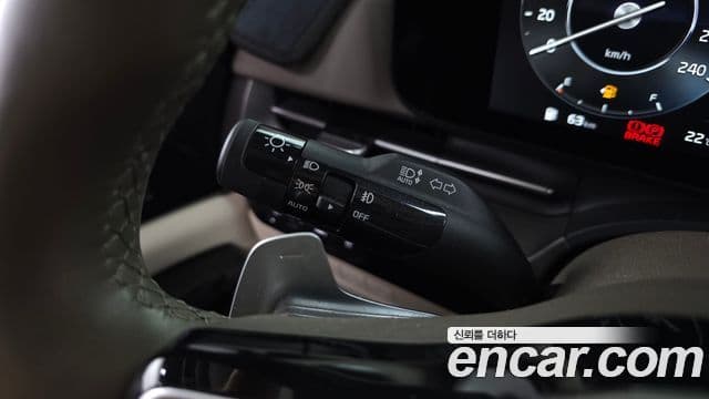 Kia Carnival 2021 — ფოტო 32/33