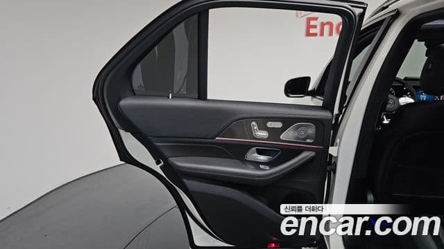 Mercedes-Benz GLE-Class 2022 — Photo 2/41