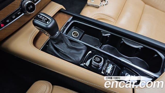 Volvo XC90 2019 — ფოტო 9/20