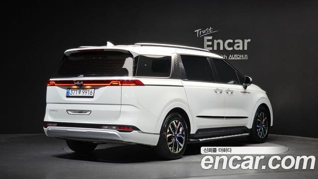 Kia Carnival 2023 — фото 2 из 20