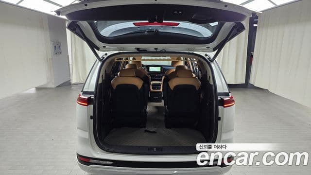 Kia Carnival 2023 — фото 16 из 20