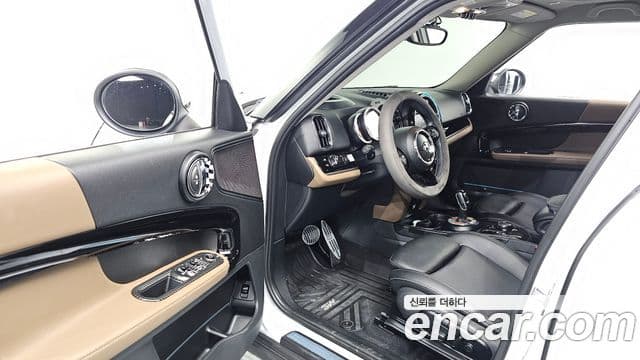 Mini Cooper D Countryman 2019 — ფოტო 10/20