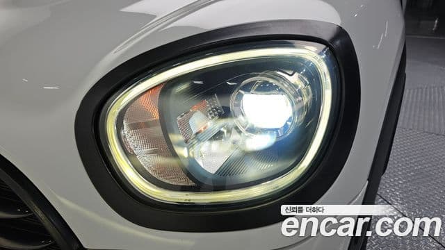 Mini Cooper D Countryman 2019 — Photo 30/30