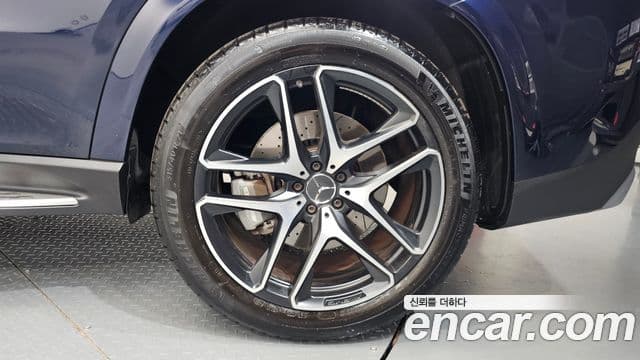 Mercedes-Benz GLE-Class 2021 — Photo 26/37