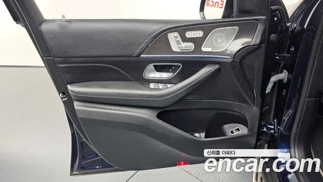 Mercedes-Benz GLE-Class 2021 — Photo 12/37