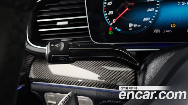 Mercedes-Benz GLE-Class 2021 — Photo 24/37