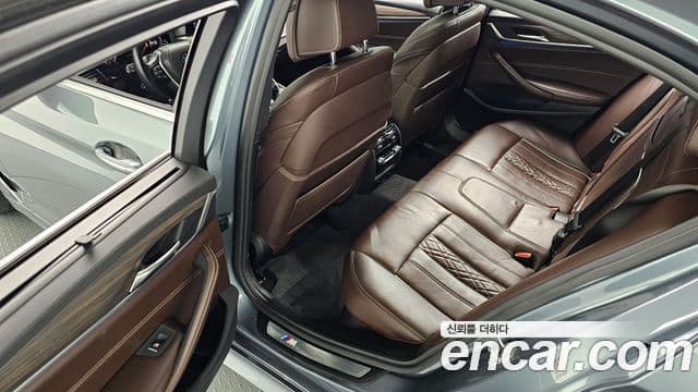 BMW 5 Series 2018 — Şəkil 12/20