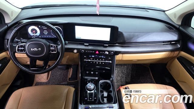 Kia Carnival 2022 — фото 10 из 20