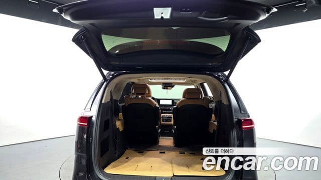 Kia Carnival 2022 — фото 17 из 20