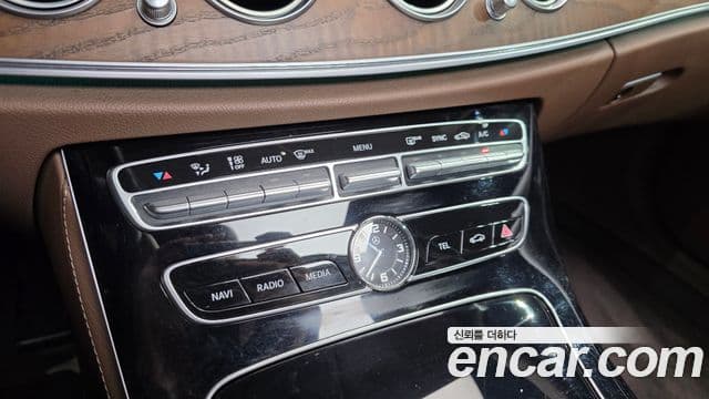 Mercedes-Benz E-Class 2019 — фото 18 из 20