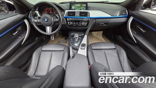 BMW 3 Series 2018 — фото 7 из 20