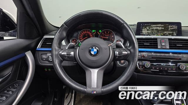 BMW 3 Series 2018 — фото 12 из 20