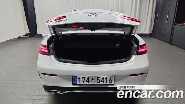 Mercedes-Benz E-Class 2020 — ფოტო 15/20