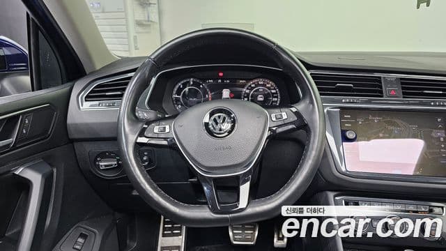 Volkswagen Tiguan 2018 — Şəkil 13/20