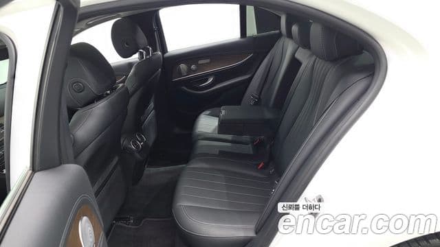 Mercedes-Benz E-Class 2019 — Şəkil 12/20