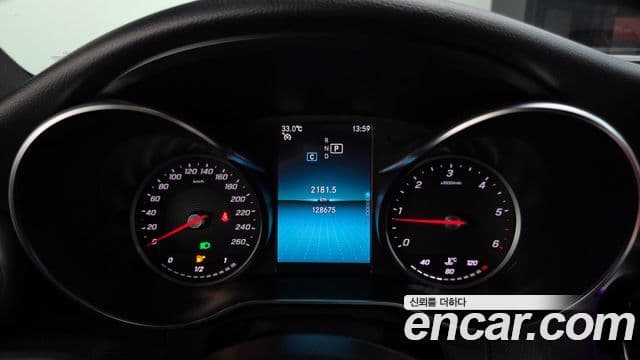 Mercedes-Benz C-Class 2019 — ფოტო 8/20