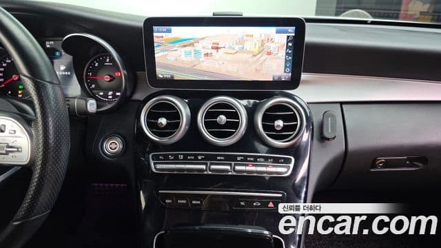 Mercedes-Benz C-Class 2019 — ფოტო 14/20