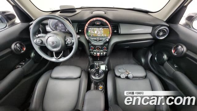 Mini Cooper 2021 — фото 9 из 20